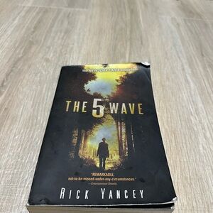 The 5th Wave Black and Gold Coffee Table Book